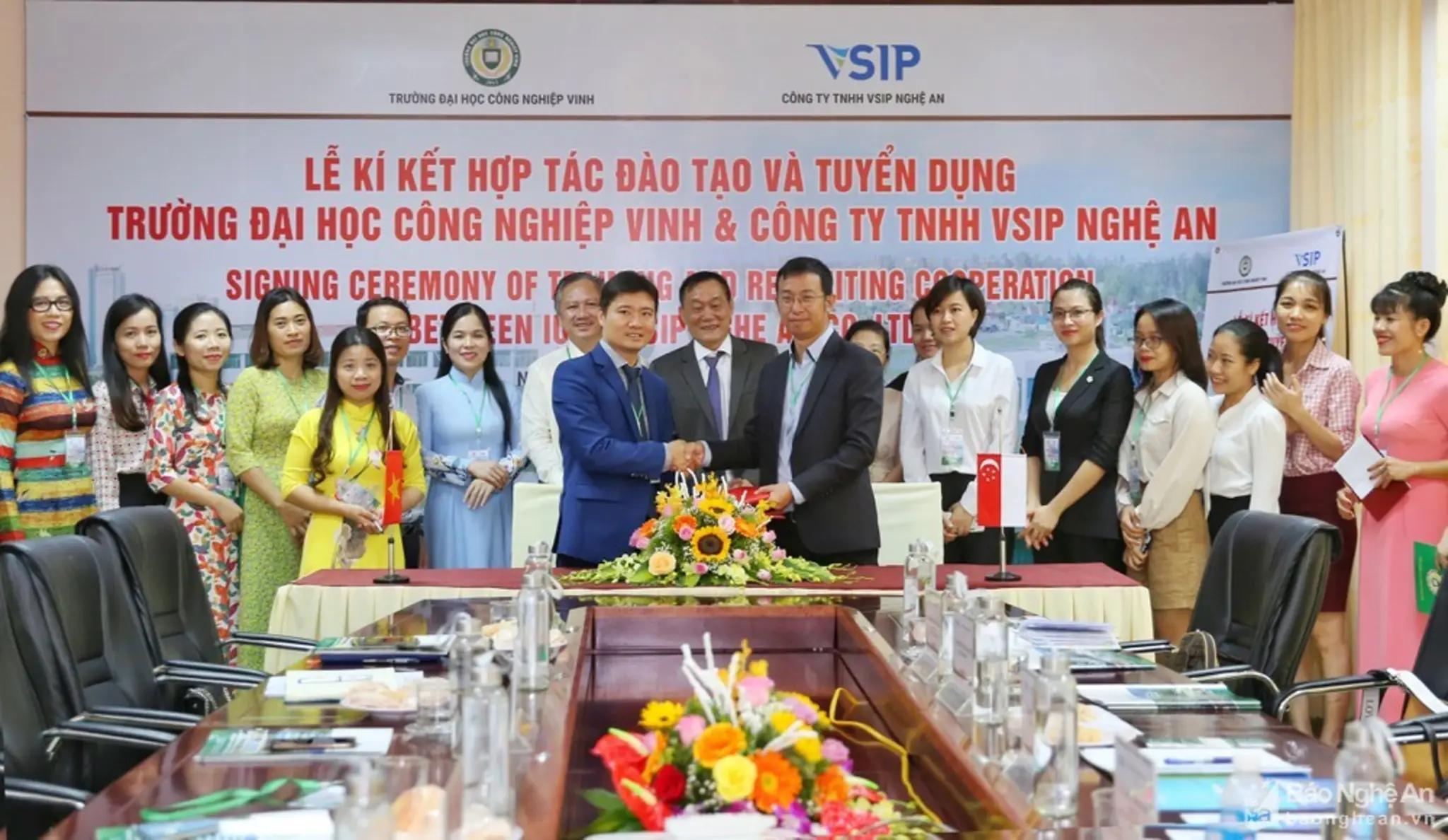 Industrial University of Vinh signed an MOU on training and labor supply contract for VSIP Nghe An