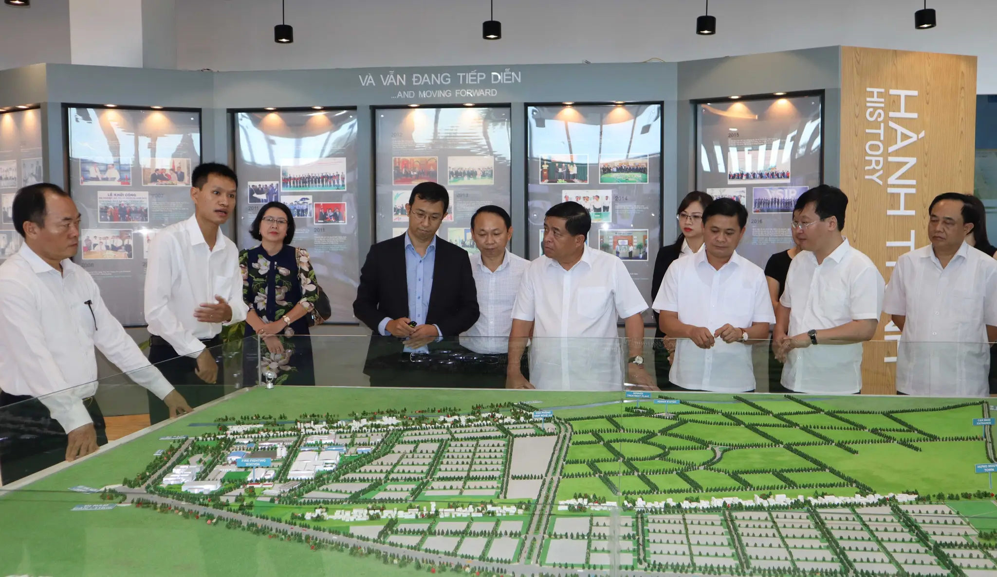 BỘ TRƯỞNG BỘ KẾ HOẠCH ĐẦU TƯ THĂM VSIP NGHỆ AN