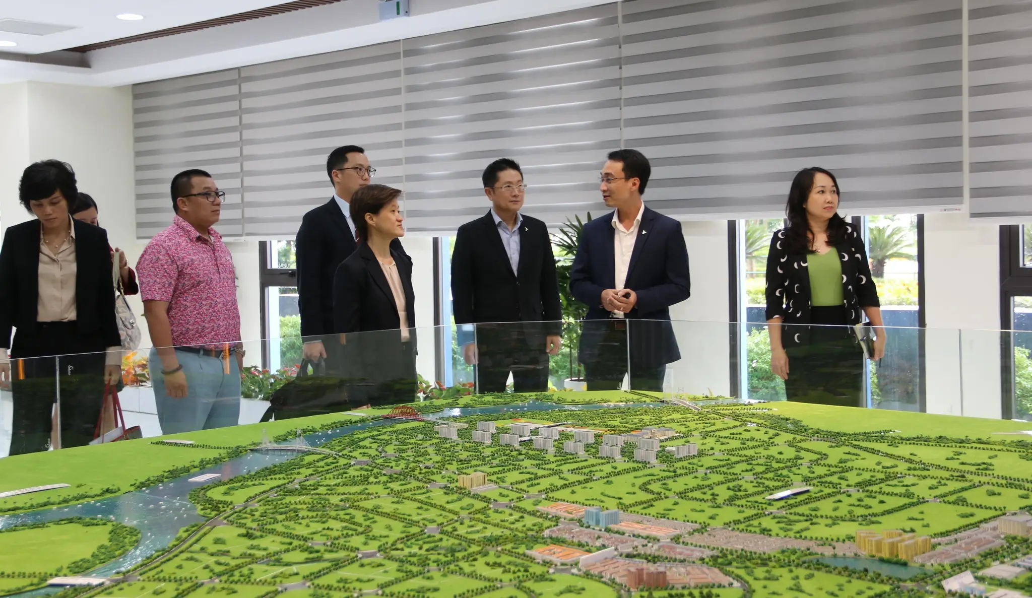 ĐOÀN ĐẠI SỨ SINGAPORE TỚI THĂM VSIP HẢI PHÒNG