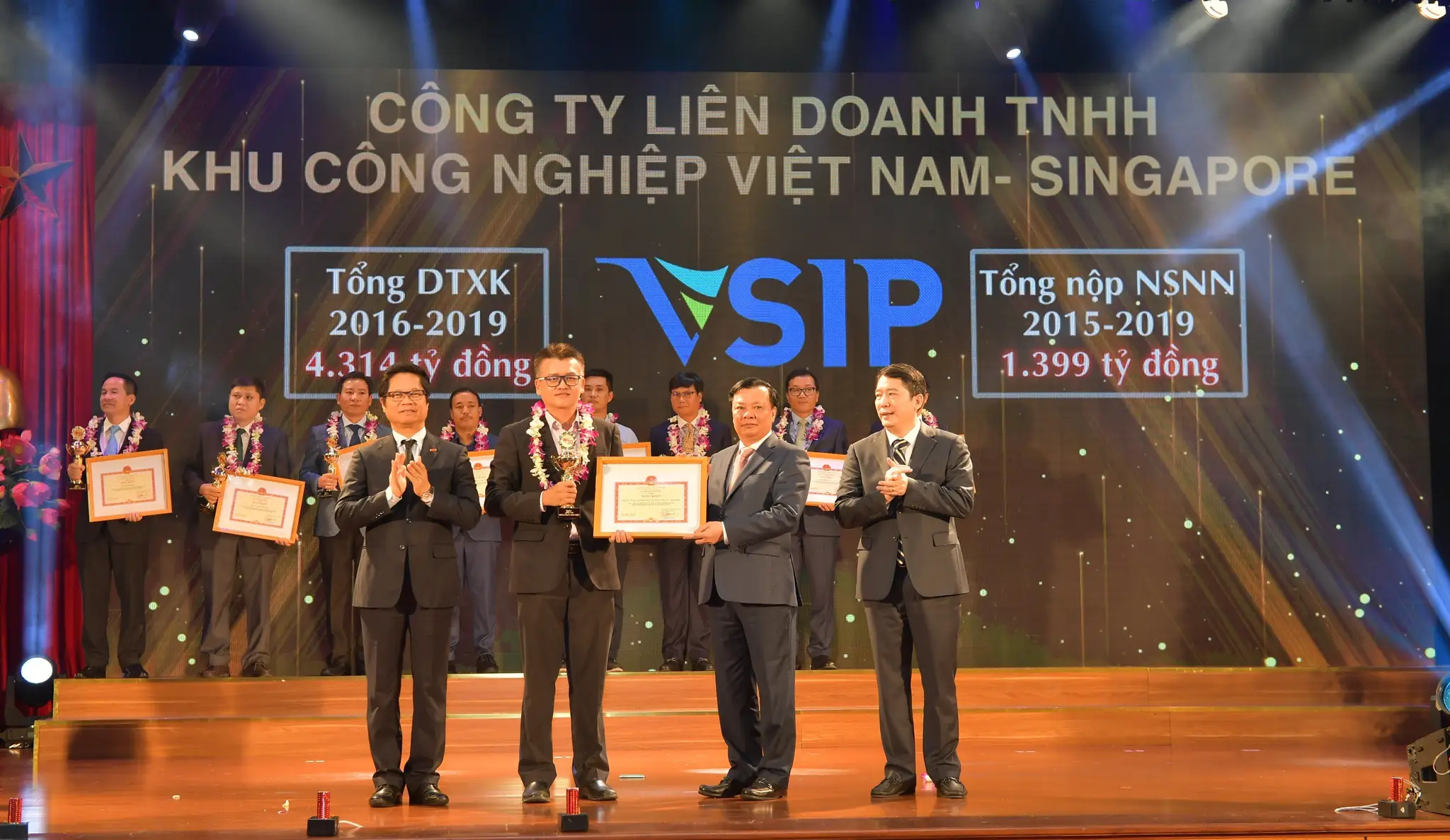 VSIP JV ĐƯỢC VINH DANH TRONG 30 DN NỘP THUẾ TIÊU BIỂU
