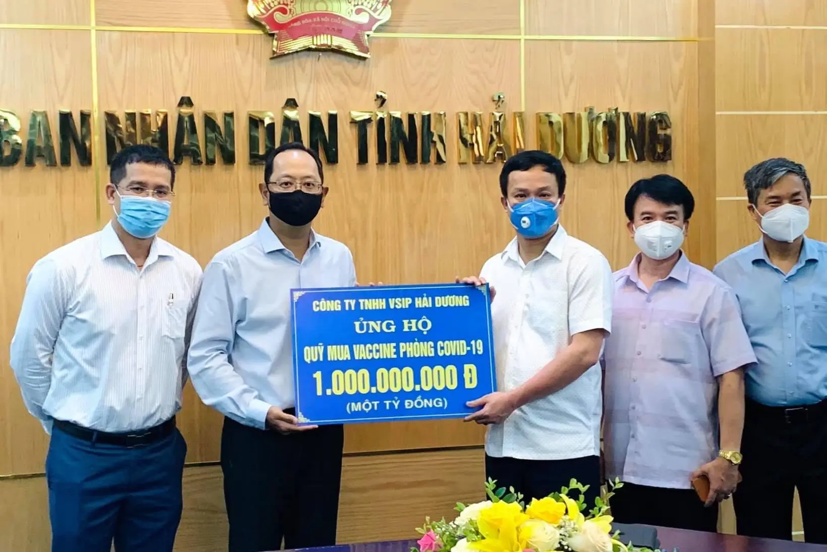 VSIP HẢI DƯƠNG TRAO 1 TỶ ĐỒNG CHO QUỸ VACCINE PHÒNG COVID-19 TỈNH