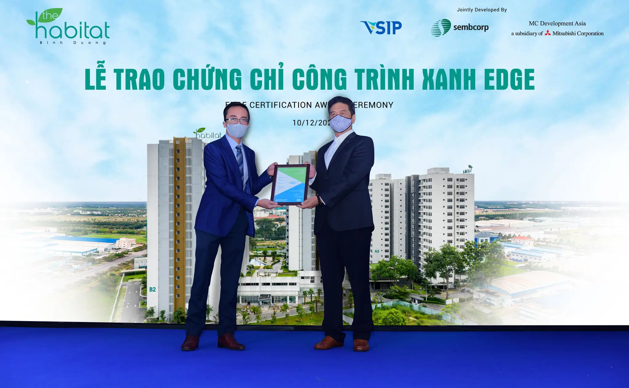 Trao chứng chỉ EDGE.jpg