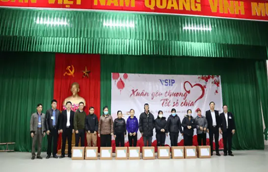 VSIP NGHỆ AN TRAO QUÀ “ TẾT VÌ NGƯỜI NGHÈO” 2023