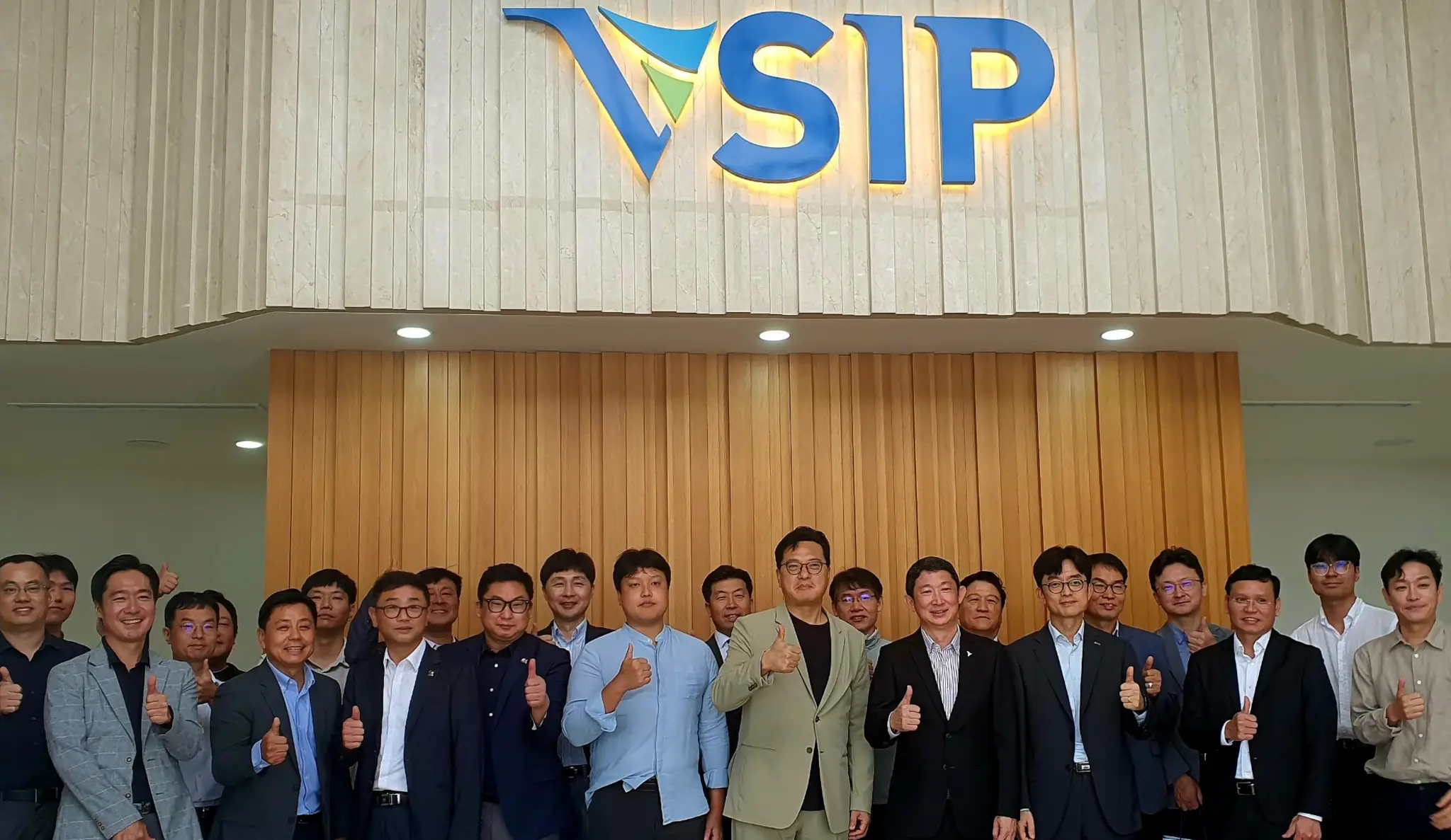 MEETING BETWEEN KOREAN GOVERNMENT AGENCIES, MAIN ECONOMIC ASSOCIATIONS AND VSIP