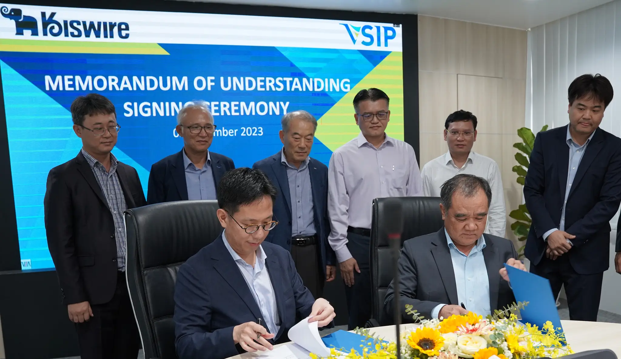 BUỔI KÍ KẾT BIÊN BẢN GHI NHỚ GIỮA VSIP VÀ KISWIRE