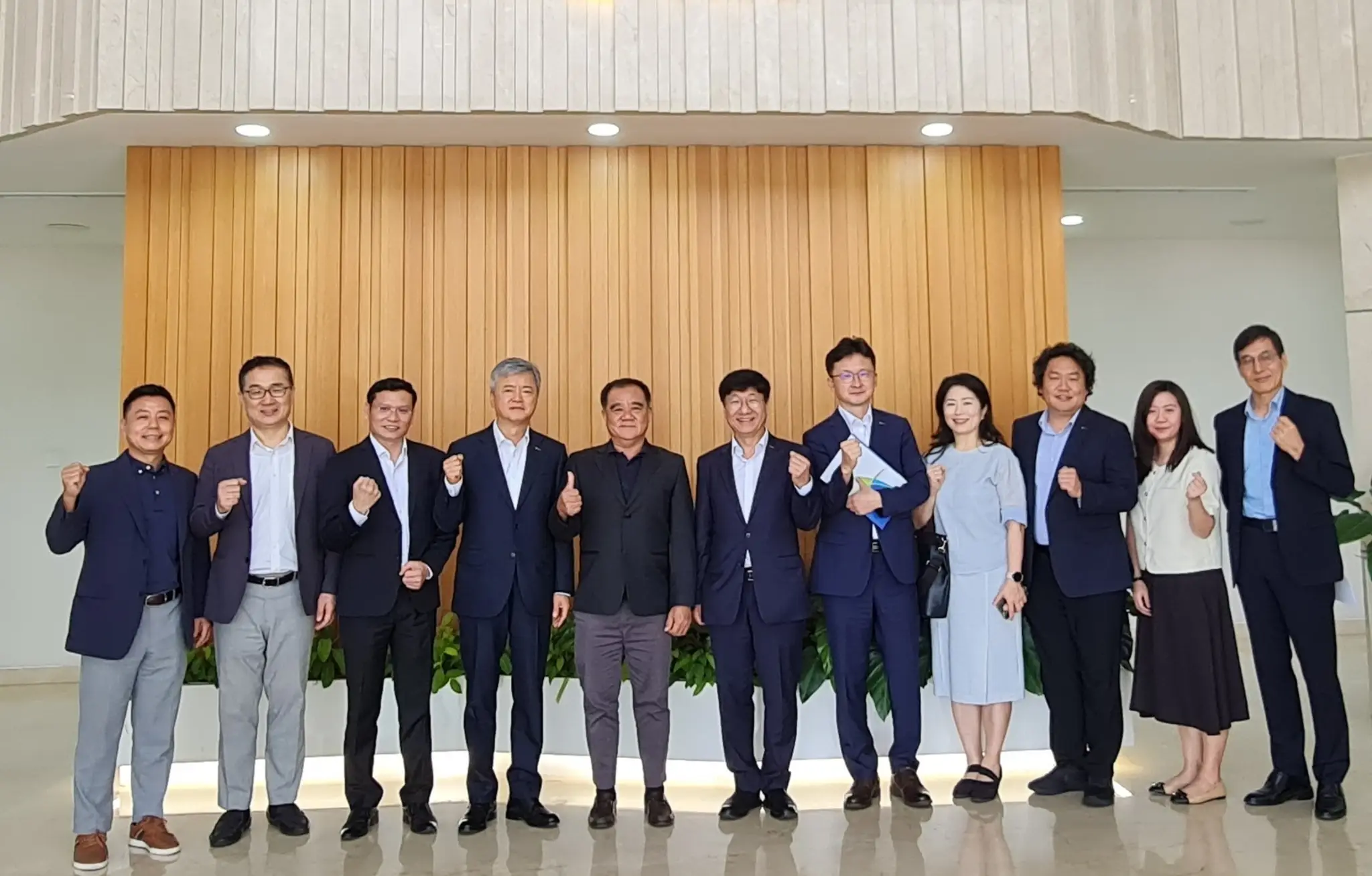 ĐOÀN HIỆP HỘI THƯƠNG MẠI HÀN QUỐC (KITA) & COEX GHÉ THĂM VSIP