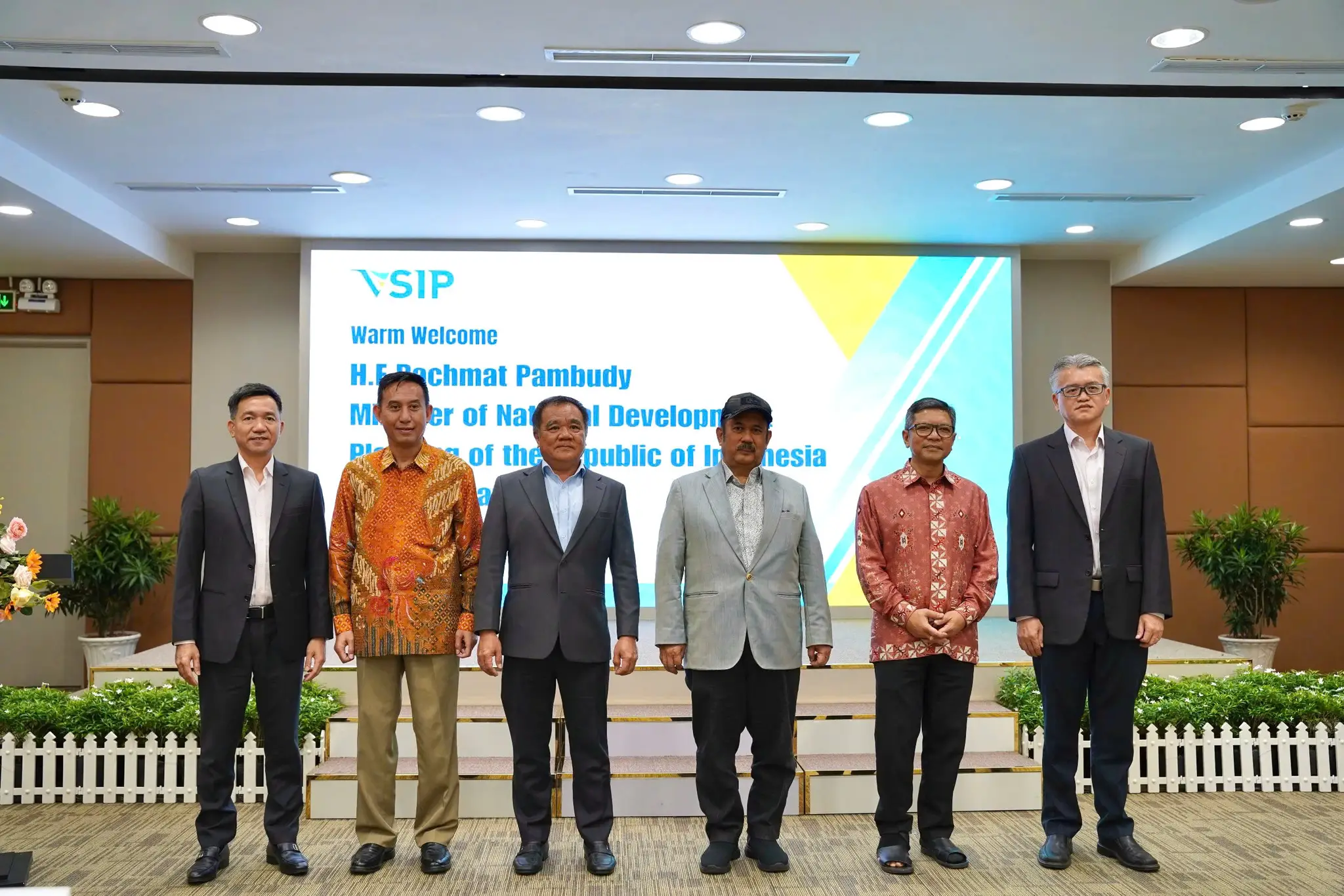 ĐOÀN CÔNG TÁC CẤP CAO INDONESIA ĐẾN THĂM VÀ LÀM VIỆC CÙNG VSIP